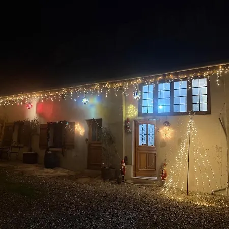 Grange Renovee Dans Cour Privee Avec Jardin Sur Les Remparts